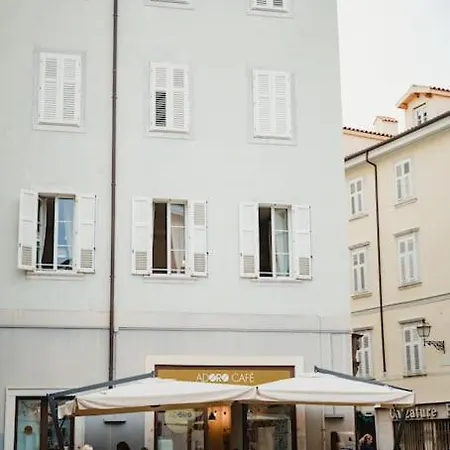 Monolocale Marina In Centro Storico Трієст